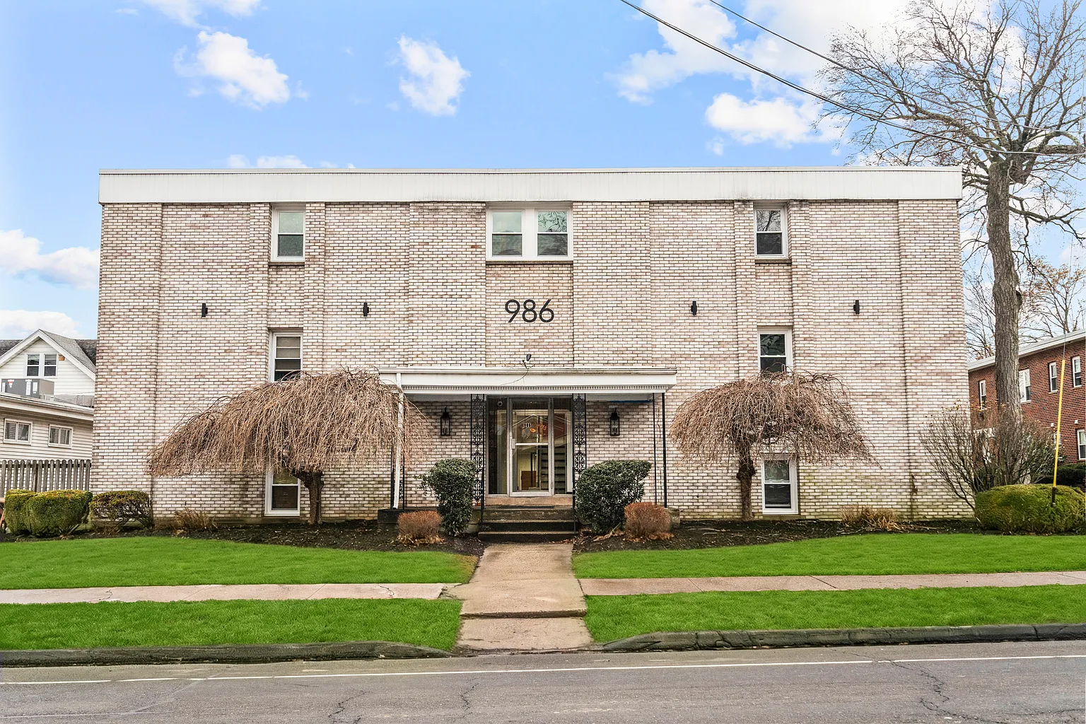 Aedan Arms — Whalley Avenue, New Haven